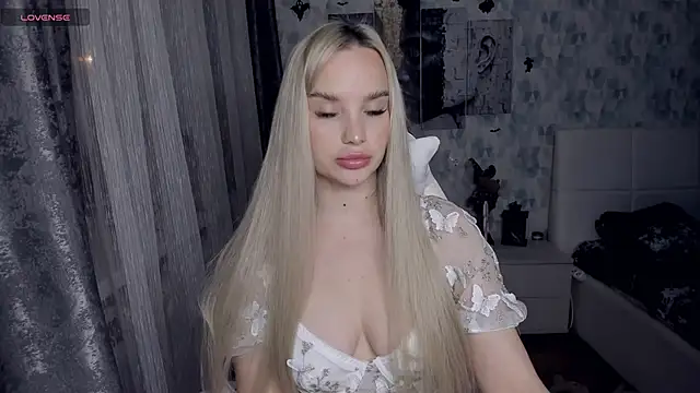 KiraKrox online show from December 15, 8:24 pm