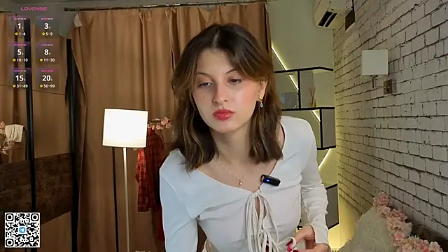 Snapshot of LorinaMaffitt chatting on October 12, 7:35 pm LorinaMaffitt online show from October 12, 7:35 pm