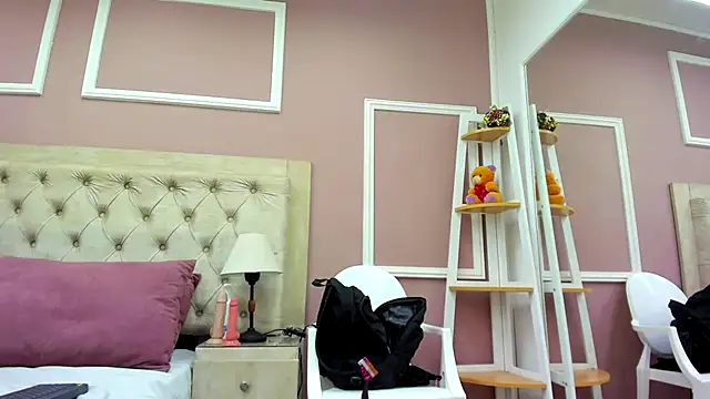 merlyaluna online show from September 19, 9:59 pm