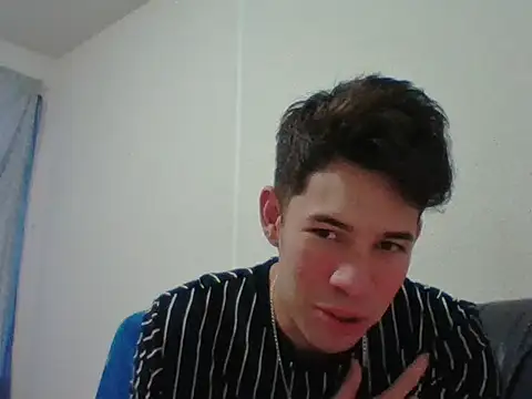 Maxtaylor18 online show from November 6, 11:48 pm