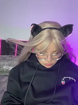 Snapshot of Annie_Grosse chatting on September 18, 8:55 pm Annie Grosse online show from September 18, 8:55 pm