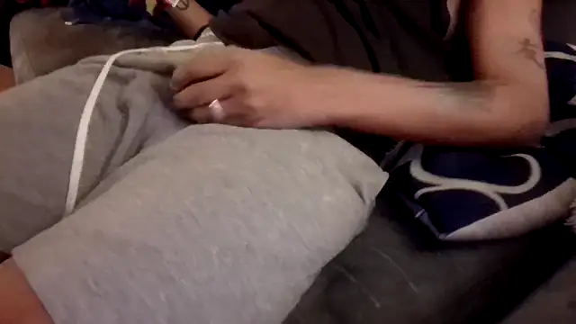 Snapshot of shaker75019paris chatting on October 4, 9:57 pm shaker75019paris online show from October 4, 9:57 pm