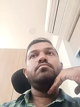 Snapshot of VJ17 chatting on May 6, 10:31 am VJ17 online show from May 6, 10:31 am