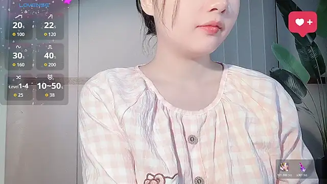 LINNIE05 online show from November 29, 8:39 am