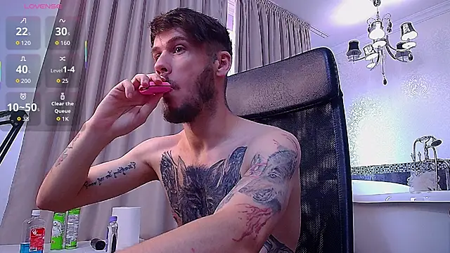 Snapshot of JonahShaw chatting on September 10, 5:29 am JonahShaw online show from September 10, 5:29 am