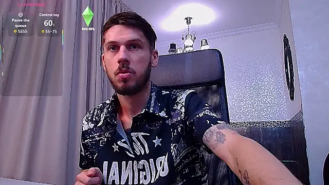 Snapshot of JonahShaw chatting on September 11, 5:29 am JonahShaw online show from September 11, 5:29 am