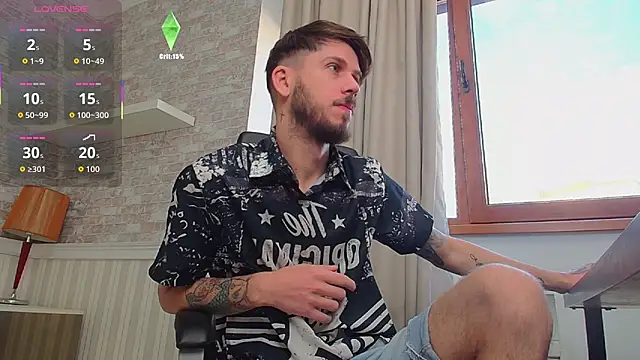 Snapshot of JonahShaw chatting on September 15, 4:34 am JonahShaw online show from September 15, 4:34 am