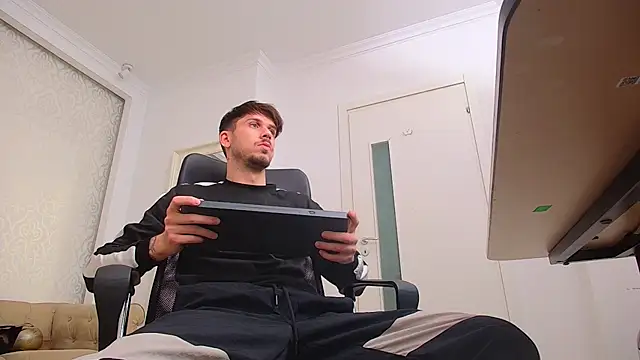 Snapshot of JonahShaw chatting on September 26, 4:27 am JonahShaw online show from September 26, 4:27 am