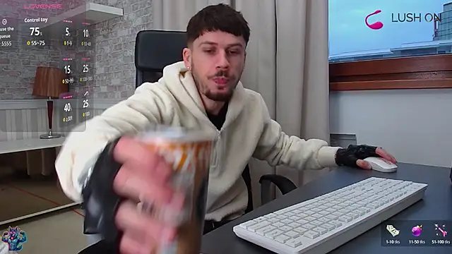 Snapshot of JonahShaw chatting on October 7, 4:42 am JonahShaw online show from October 7, 4:42 am