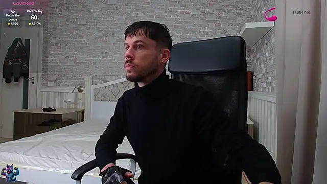 Snapshot of JonahShaw chatting on October 8, 4:32 am JonahShaw online show from October 8, 4:32 am