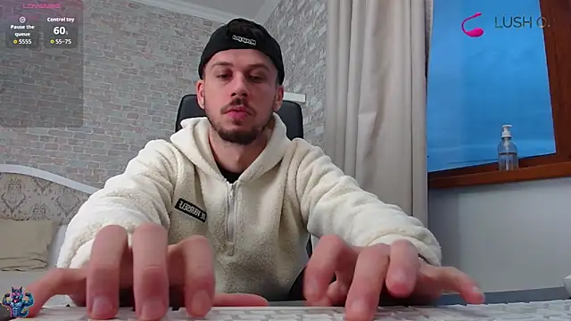 Snapshot of JonahShaw chatting on October 9, 4:21 am JonahShaw online show from October 9, 4:21 am