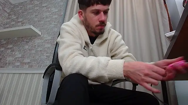 Snapshot of JonahShaw chatting on October 11, 4:12 am JonahShaw online show from October 11, 4:12 am