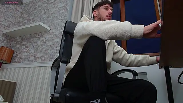 Snapshot of JonahShaw chatting on October 13, 4:12 am JonahShaw online show from October 13, 4:12 am