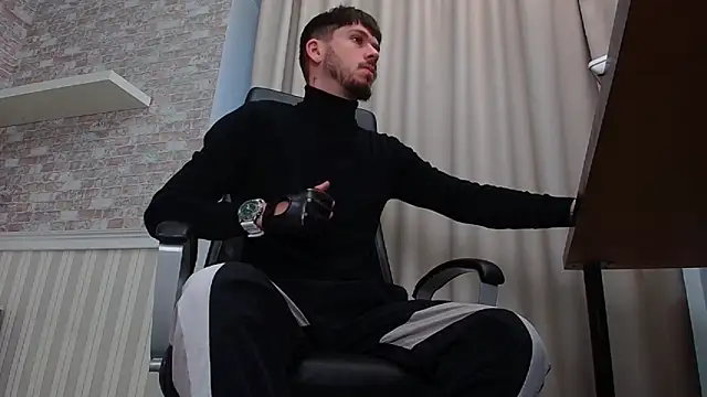 Snapshot of JonahShaw chatting on October 14, 4:35 am JonahShaw online show from October 14, 4:35 am