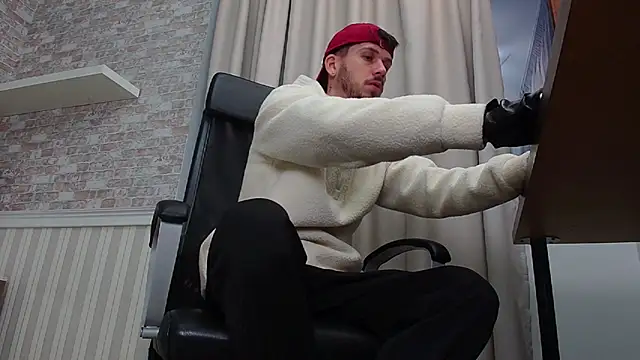 Snapshot of JonahShaw chatting on October 15, 4:23 am JonahShaw online show from October 15, 4:23 am