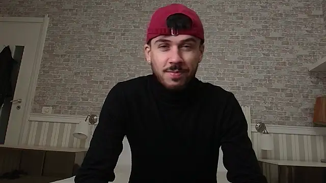 Snapshot of JonahShaw chatting on October 21, 4:24 am JonahShaw online show from October 21, 4:24 am