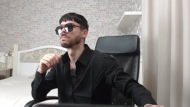 Snapshot of JonahShaw chatting on October 25, 4:20 am JonahShaw online show from October 25, 4:20 am