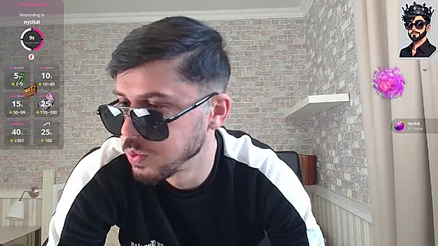 Snapshot of JonahShaw chatting on October 30, 5:20 am JonahShaw online show from October 30, 5:20 am