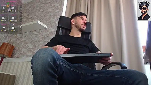 Snapshot of JonahShaw chatting on October 31, 9:10 am JonahShaw online show from October 31, 9:10 am