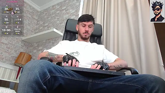 Snapshot of JonahShaw chatting on November 1, 5:42 am JonahShaw online show from November 1, 5:42 am