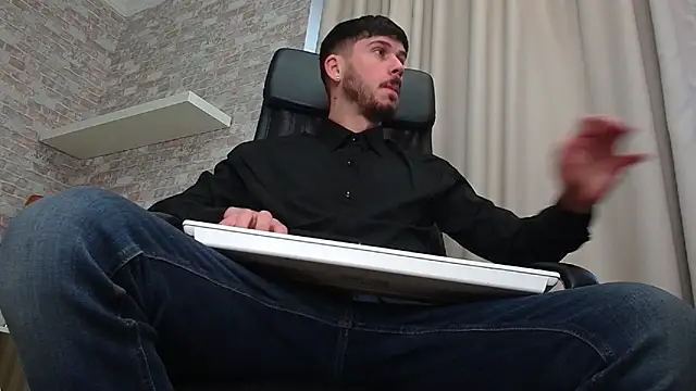 Snapshot of JonahShaw chatting on November 2, 5:10 am JonahShaw online show from November 2, 5:10 am