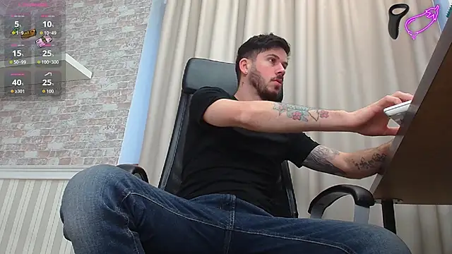 Snapshot of JonahShaw chatting on November 13, 5:17 am JonahShaw online show from November 13, 5:17 am