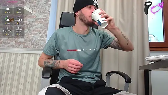 Snapshot of JonahShaw chatting on November 18, 5:23 am JonahShaw online show from November 18, 5:23 am