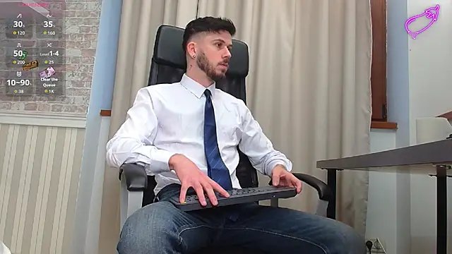 Snapshot of JonahShaw chatting on November 22, 5:17 am JonahShaw online show from November 22, 5:17 am