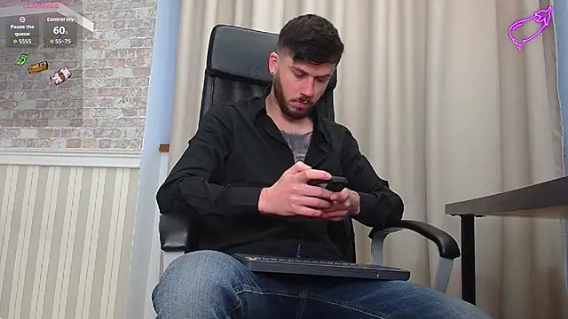 Snapshot of JonahShaw chatting on November 24, 5:18 am JonahShaw online show from November 24, 5:18 am