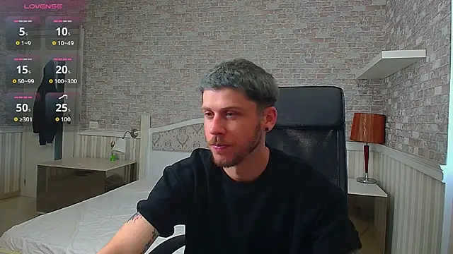 Snapshot of JonahShaw chatting on June 2, 4:25 am JonahShaw online show from June 2, 4:25 am