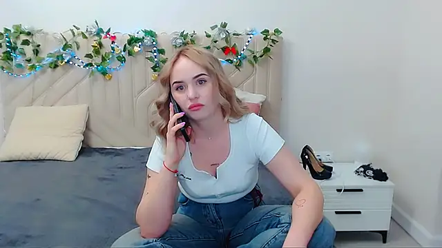 LiluMoon   online show from April 29, 5:30 pm