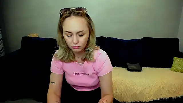 LiluMoon   online show from June 1, 4:20 pm