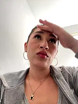 Isa Villamarin online show from September 17, 2:41 pm