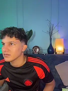 Leo Savage  online show from March 28, 3:50 am