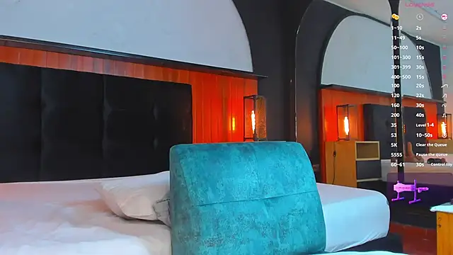 Leo Savage  online show from April 22, 4:15 am