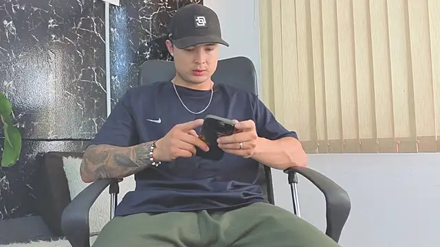 Alexander ferre online show from April 10, 1:27 pm