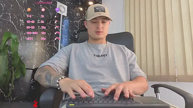 Alexander ferre online show from April 22, 1:23 pm