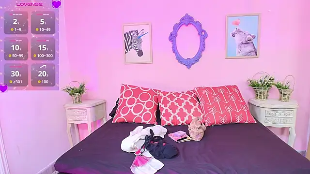 Nahomi Rivera online show from September 25, 1:04 pm