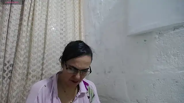 gabbyparker  online show from September 17, 9:33 am