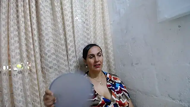 gabbyparker  online show from October 18, 10:32 pm