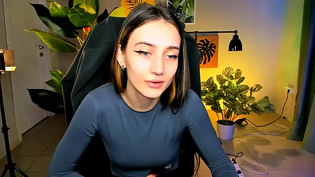 olivianorton online show from October 4, 10:35 am