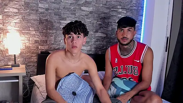 Snapshot of Theimperialboys_ chatting on November 3, 2:24 am Theimperialboys online show from November 3, 2:24 am