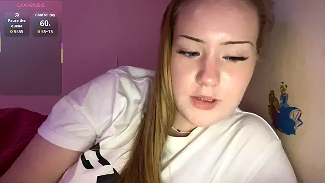 Snapshot of PandaFluff chatting on September 9, 5:23 pm PandaFluff online show from September 9, 5:23 pm