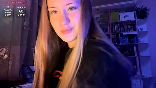 Snapshot of PandaFluff chatting on September 10, 5:24 pm PandaFluff online show from September 10, 5:24 pm