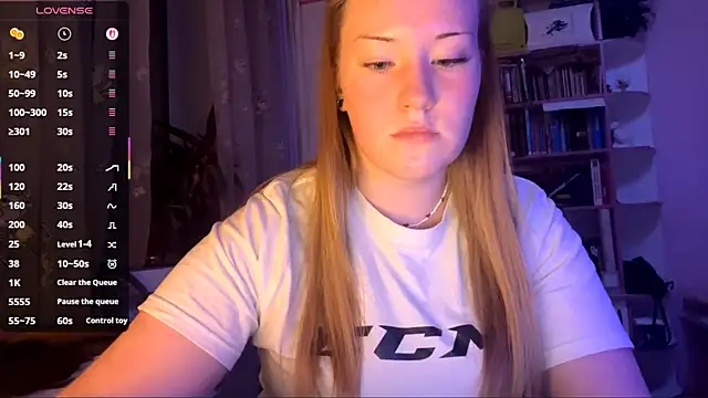 Snapshot of PandaFluff chatting on September 11, 7:14 pm PandaFluff online show from September 11, 7:14 pm