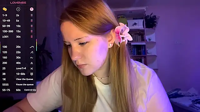 Snapshot of PandaFluff chatting on September 15, 4:51 pm PandaFluff online show from September 15, 4:51 pm