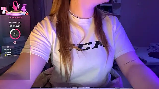 Snapshot of PandaFluff chatting on September 18, 5:37 pm PandaFluff online show from September 18, 5:37 pm