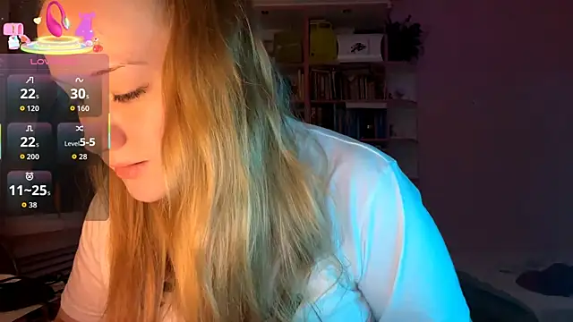 Snapshot of PandaFluff chatting on September 19, 4:40 pm PandaFluff online show from September 19, 4:40 pm