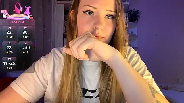 Snapshot of PandaFluff chatting on September 20, 5:14 pm PandaFluff online show from September 20, 5:14 pm