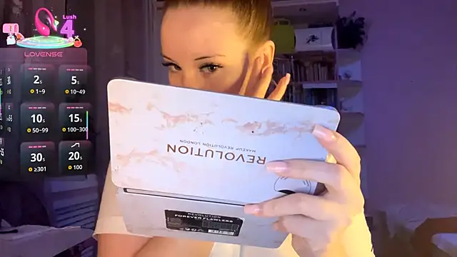 Snapshot of PandaFluff chatting on September 22, 5:15 pm PandaFluff online show from September 22, 5:15 pm